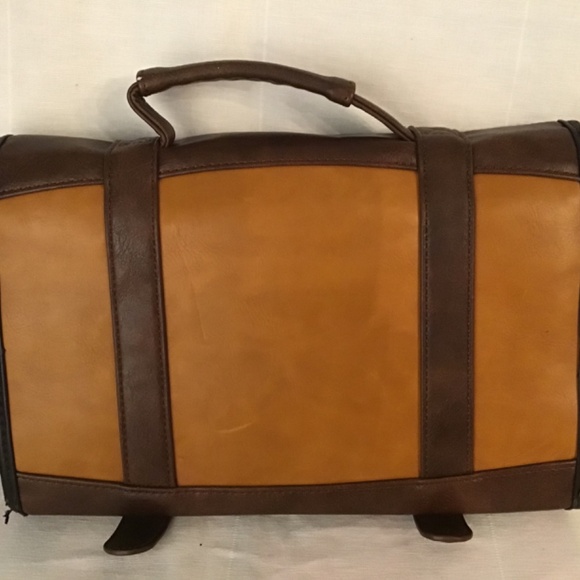 Vitelli Leather Toiletry Bag for Men - Water Resistant, Made in Italy. - Picture 2 of 11